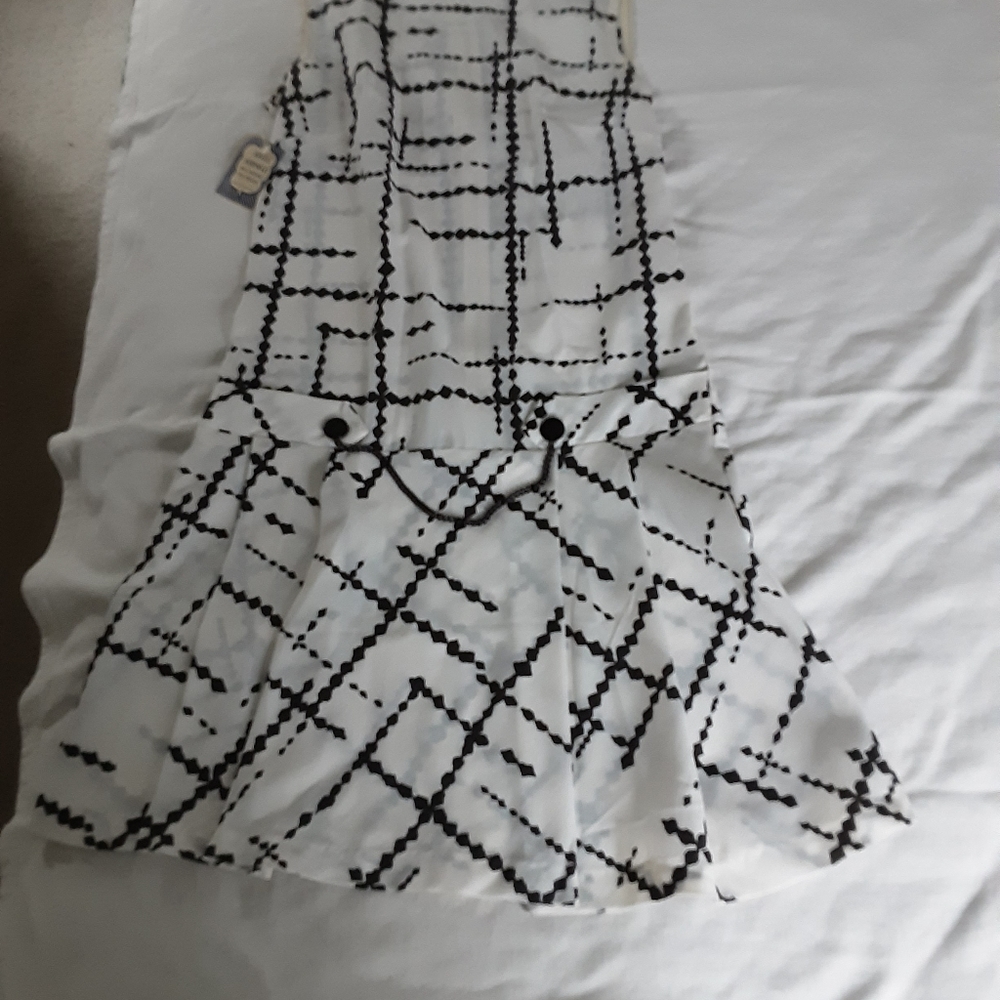 Black and White Sleeveless Drop Down Waist with Button Chain Belt